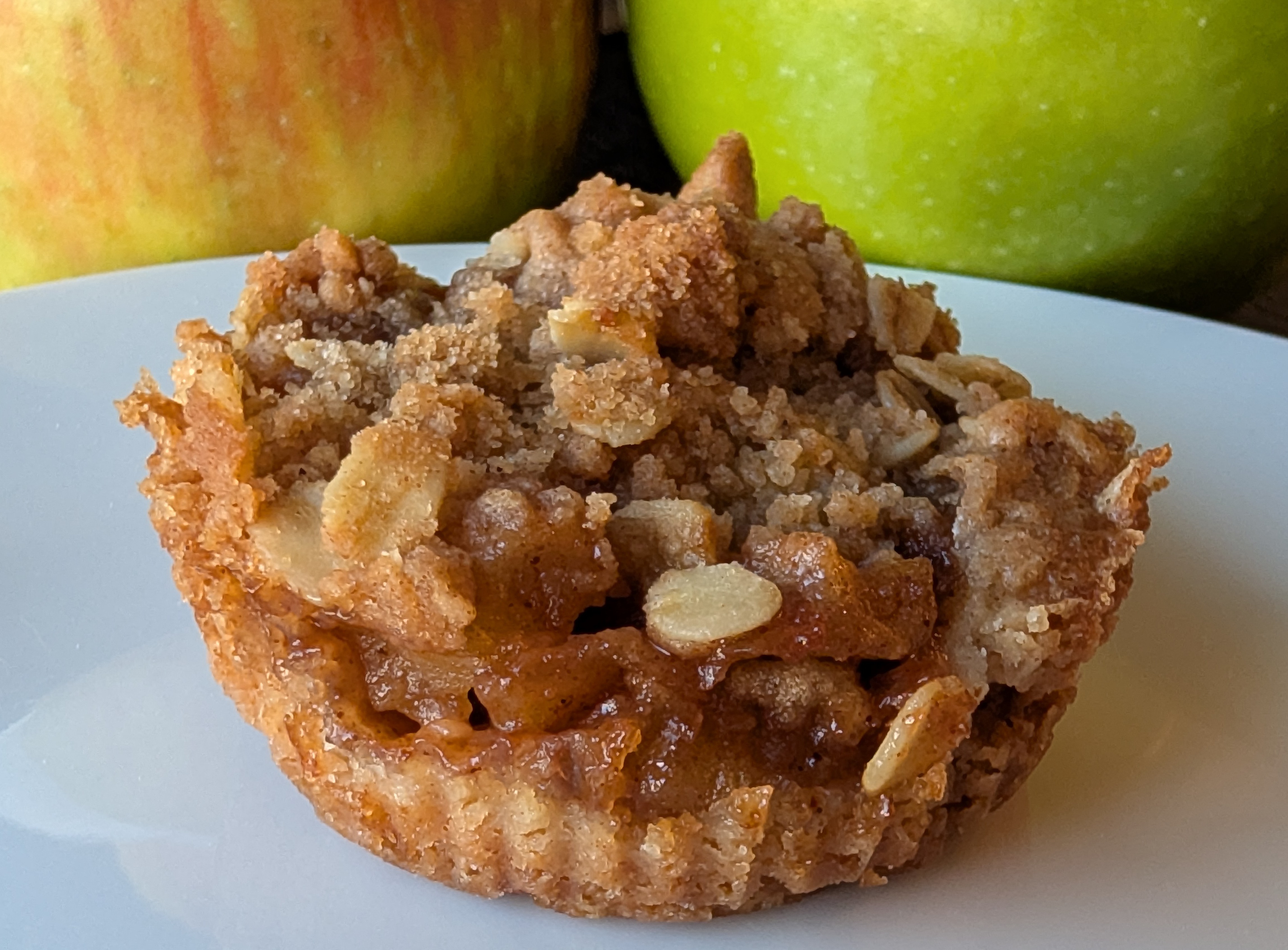 Apple crisp cup with apple filling and crumble topping